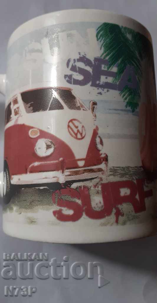 Auction  COLLECTION PORCELAIN GLASS. VW.