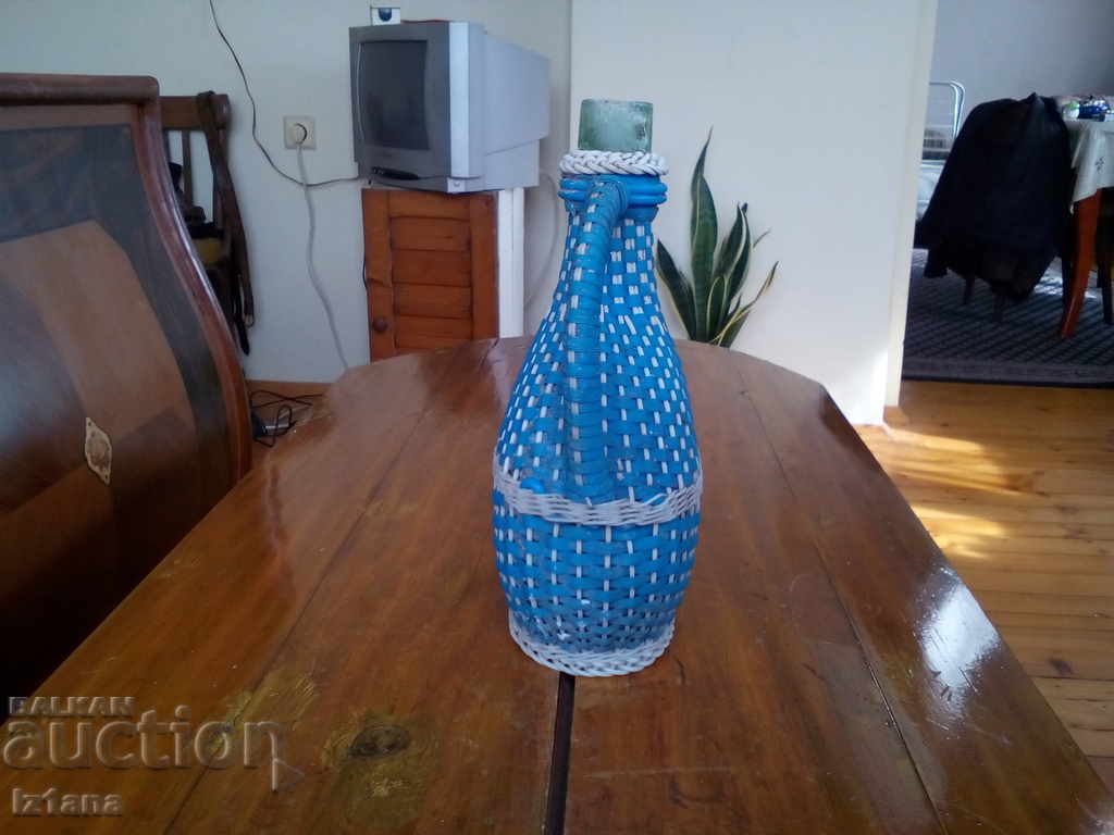 Delivery of Old woven demijohn Delivery of Old woven demijohn