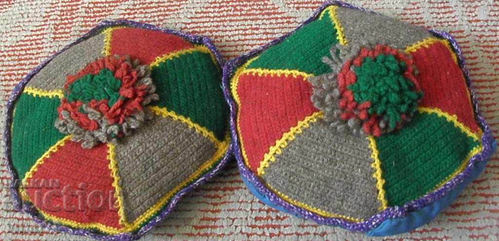 Auction LOT OF TWO SMALL CUSHIONS Auction LOT OF TWO SMALL CUSHIONS