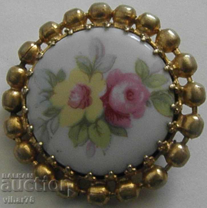 ПОРЦЕЛАНОВА БРОШКА с цена 24.99 лв. | € 12.78 ПОРЦЕЛАНОВА БРОШКА с цена 24.99 лв. | € 12.78