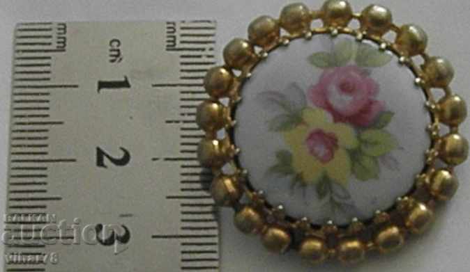 Auction  PORCELAIN BROOCH