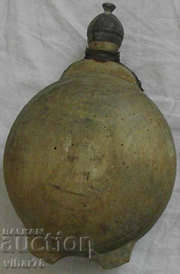 Delivery of Old wooden vase Delivery of Old wooden vase