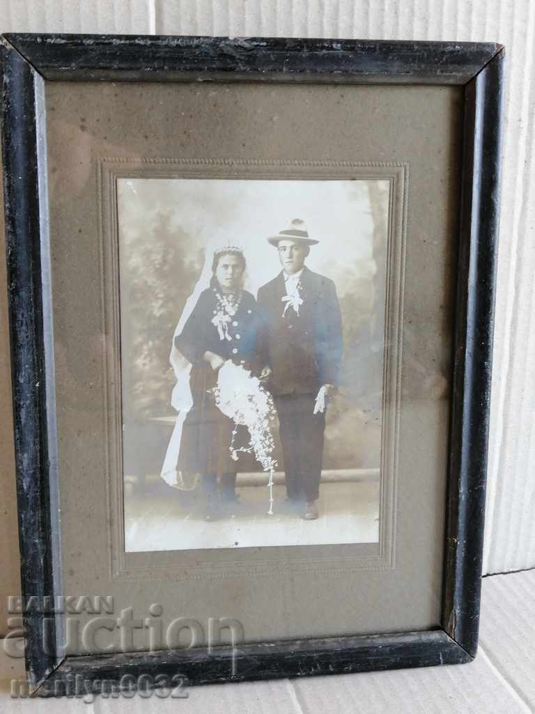 Стара снимка фотография портрет младоженци с цена 45.00 лв. | € 23.01 Стара снимка фотография портрет младоженци с цена 45.00 лв. | € 23.01