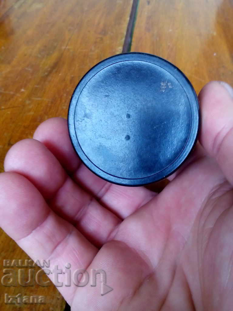 Auction  Old paint, shoe cream Sun