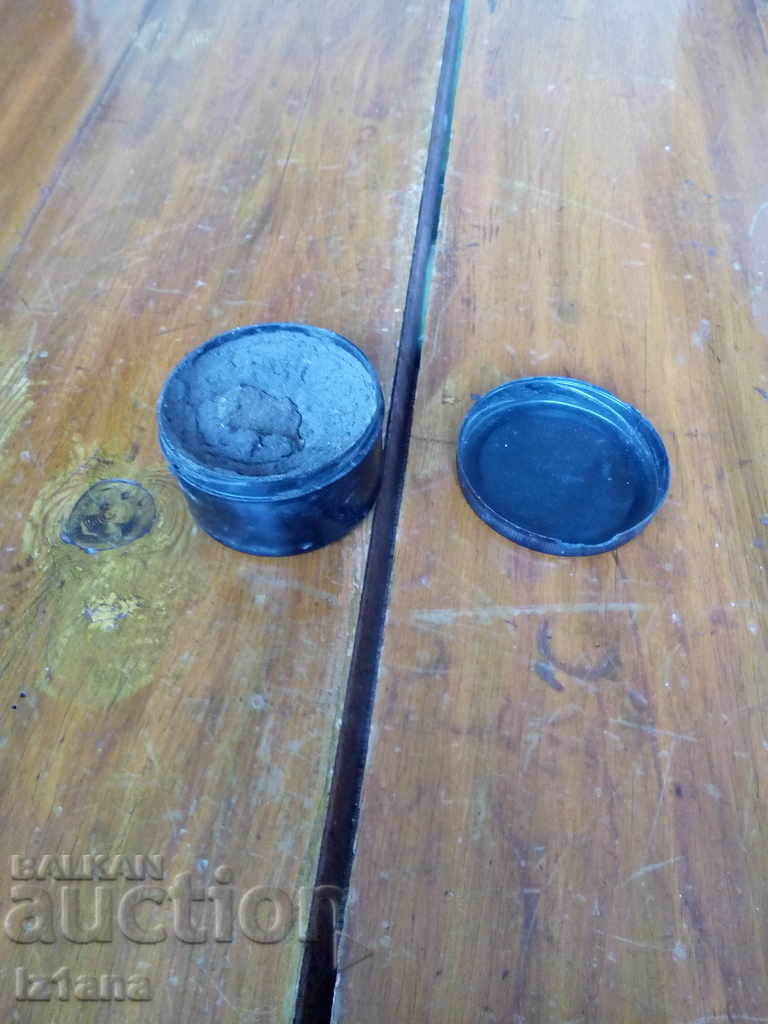 Delivery of Old paint, shoe cream Sun