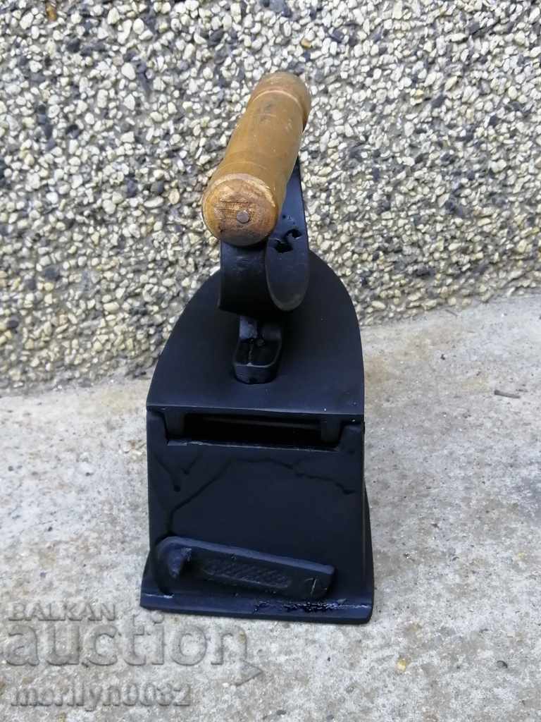 Παλιά σιδήρου στην πυρκαγιά - 5