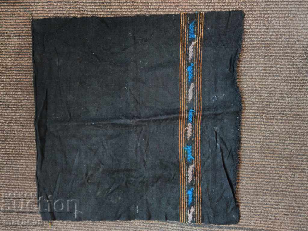 Licitație Șorțuri vechi din costume pentru femei. Licitație Șorțuri vechi din costume pentru femei.