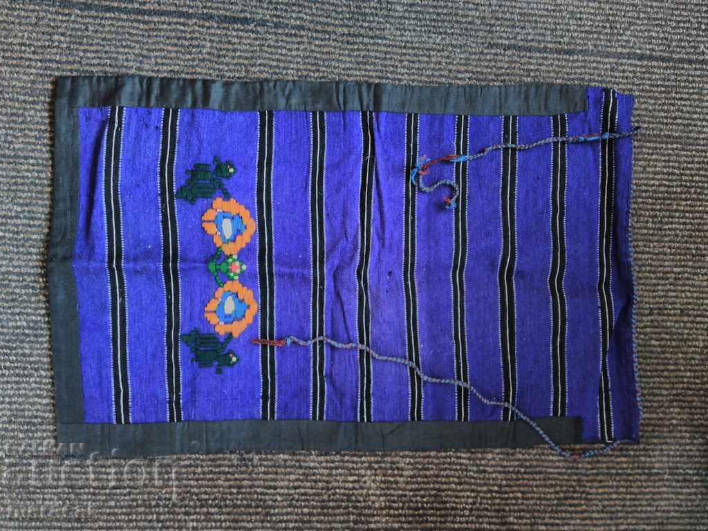 Șorțuri vechi din costume pentru femei. Șorțuri vechi din costume pentru femei.