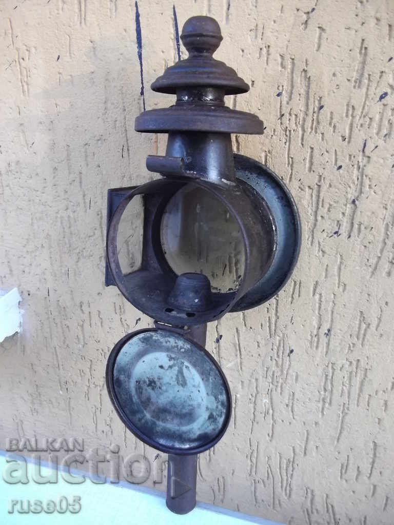 Delivery of Lantern old from a carriage Delivery of Lantern old from a carriage