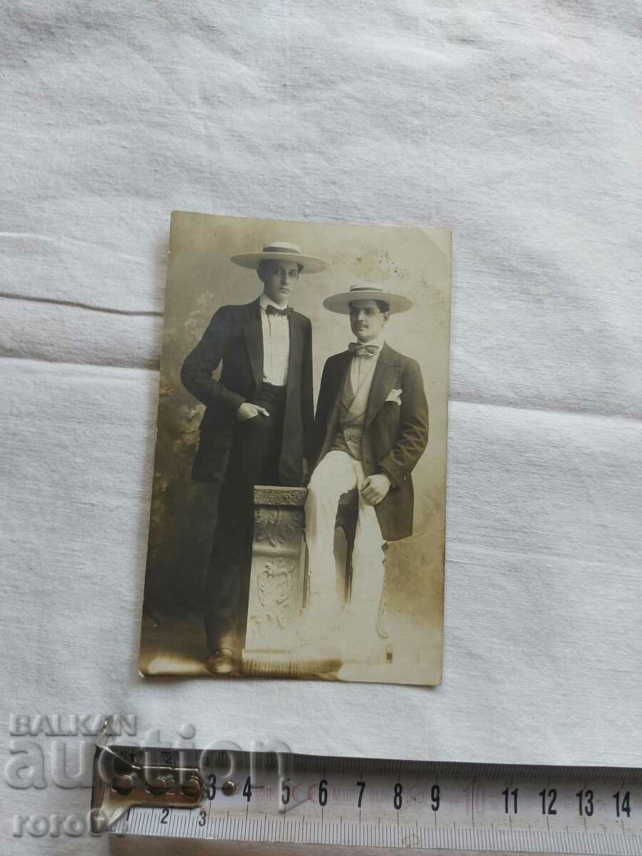 Auction GOLDEN OAK (1927 - 1997) "MOM" Auction GOLDEN OAK (1927 - 1997) "MOM"