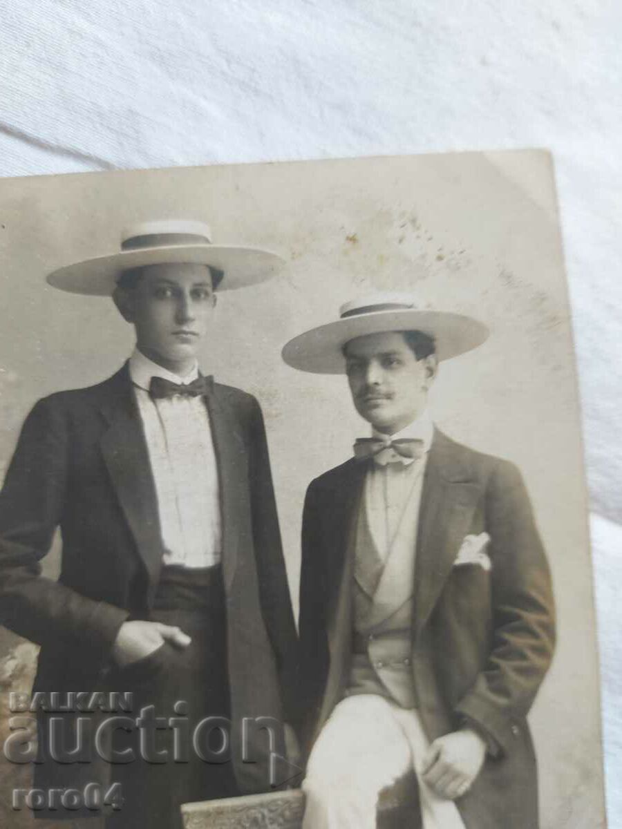 GOLDEN OAK (1927 - 1997) "MOM" - 6 GOLDEN OAK (1927 - 1997) "MOM" - 6