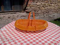 Veche coșuleț de plastic