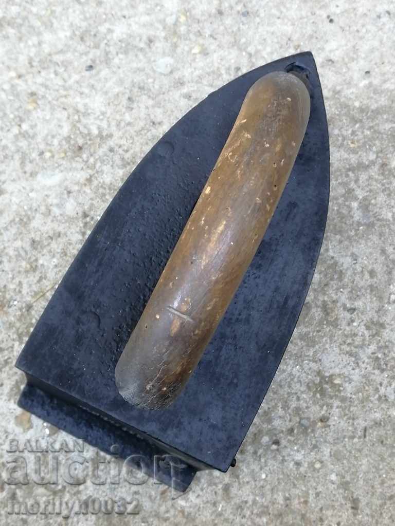 Παράδοση Παλιά σιδήρου στην πυρκαγιά Παράδοση Παλιά σιδήρου στην πυρκαγιά