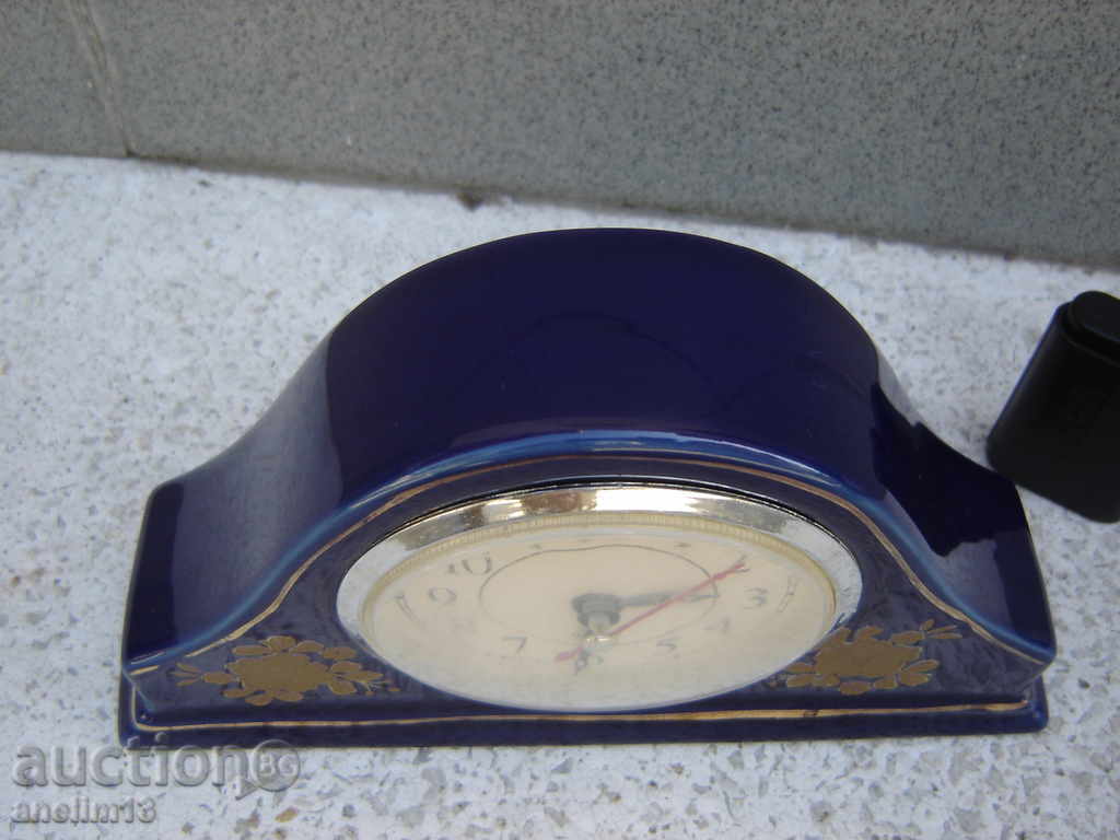 НАСТОЛЕН ПОРЦЕЛАНОВ ЧАСОВНИК 2 - 5 НАСТОЛЕН ПОРЦЕЛАНОВ ЧАСОВНИК 2 - 5