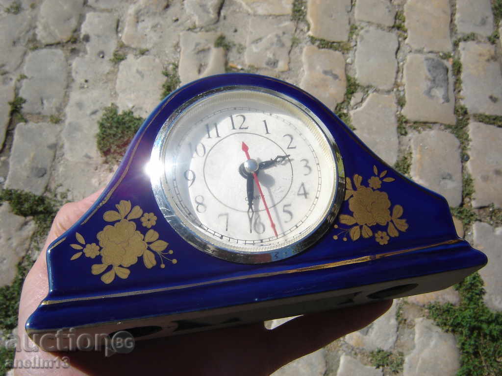 НАСТОЛЕН ПОРЦЕЛАНОВ ЧАСОВНИК 2 - 7 НАСТОЛЕН ПОРЦЕЛАНОВ ЧАСОВНИК 2 - 7