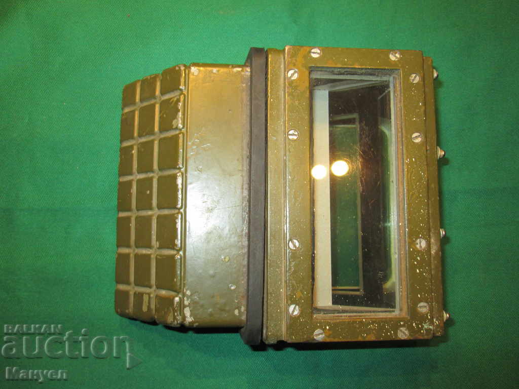 Delivery of Prismatic device for monitoring the tank commander. Delivery of Prismatic device for monitoring the tank commander.