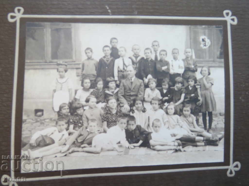 OLD PHOTOGRAPHY - CARDBOARD - LARGE 149