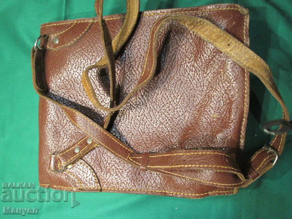 Auction  I sell an old BCV officer bag.RRRRRRRR