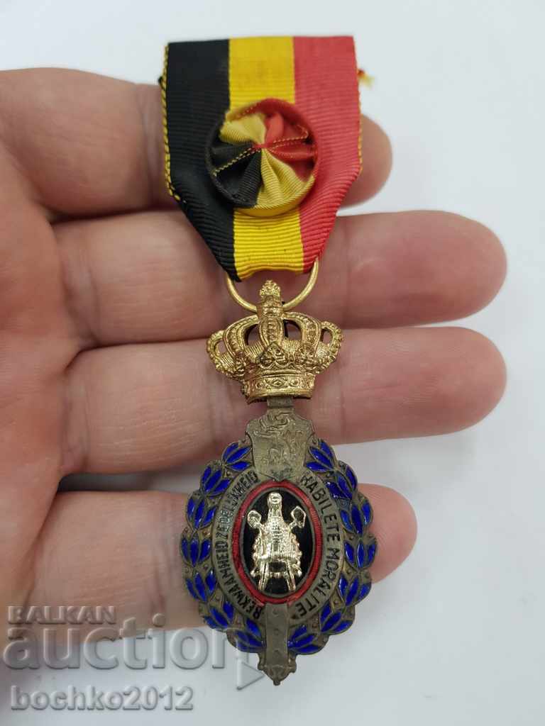 Collectible old Belgian Order Grade 4 with crown and enamel