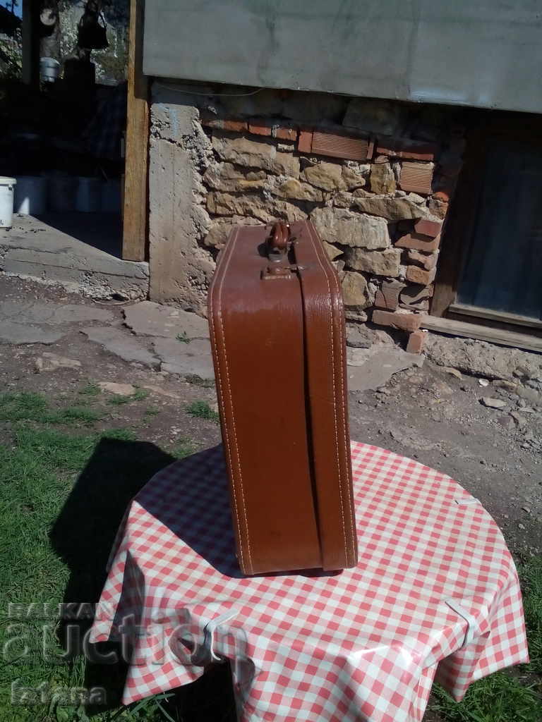 An old suitcase with price 33.00 BGN | € 16.87 An old suitcase with price 33.00 BGN | € 16.87