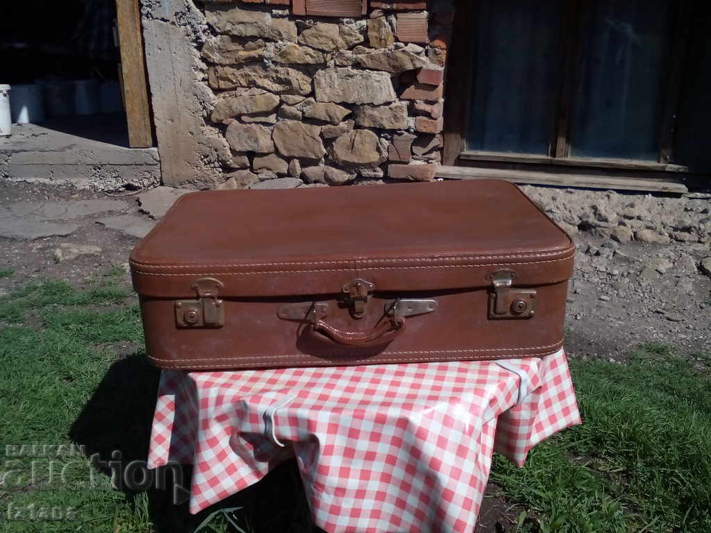 An old suitcase - 5 An old suitcase - 5