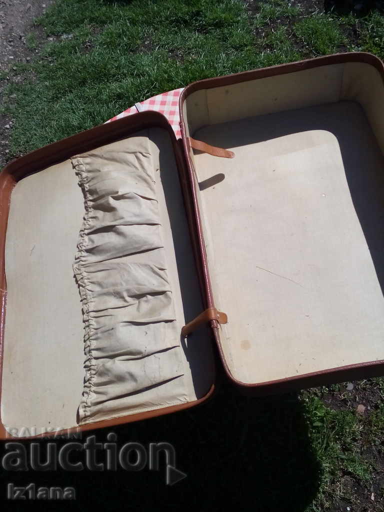 An old suitcase - 7 An old suitcase - 7