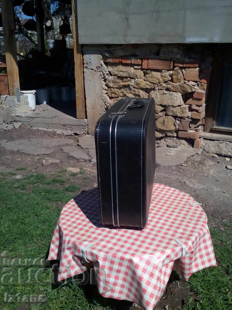 Παράδοση Μια παλιά βαλίτσα Παράδοση Μια παλιά βαλίτσα