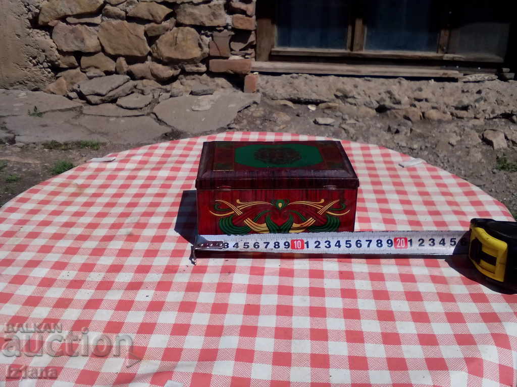 Auction Old metal box Auction Old metal box