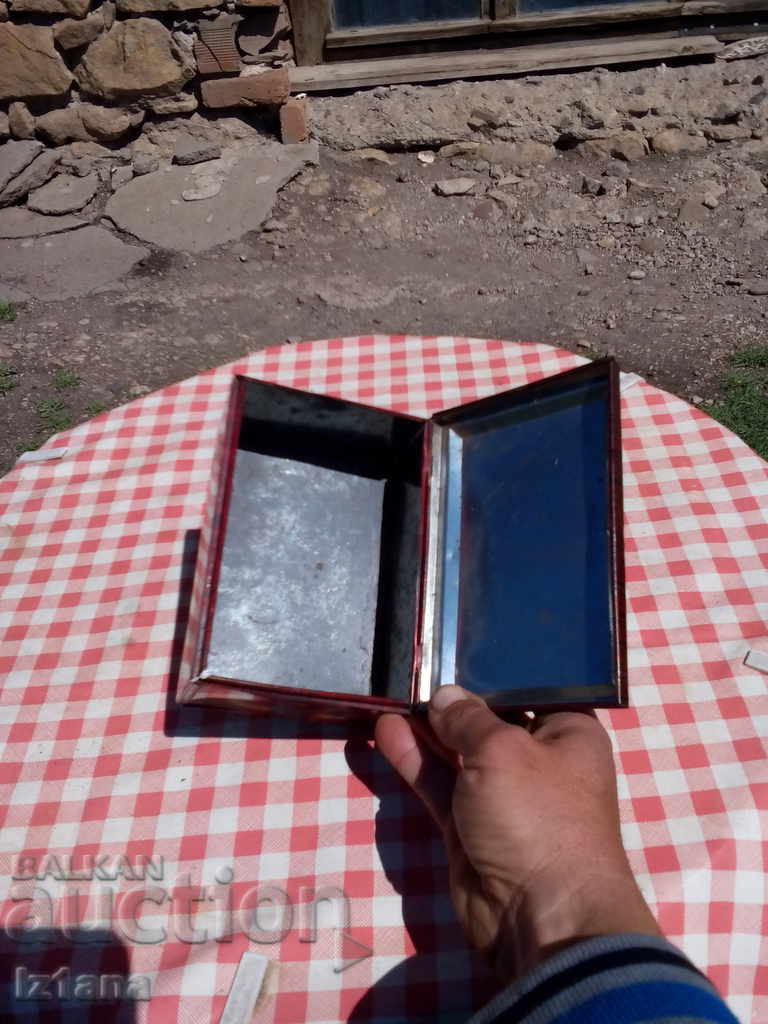 Old metal box - 7 Old metal box - 7