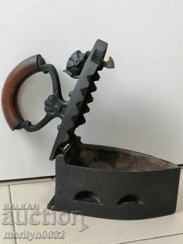 Παλιά σιδήρου στην πυρκαγιά - 6