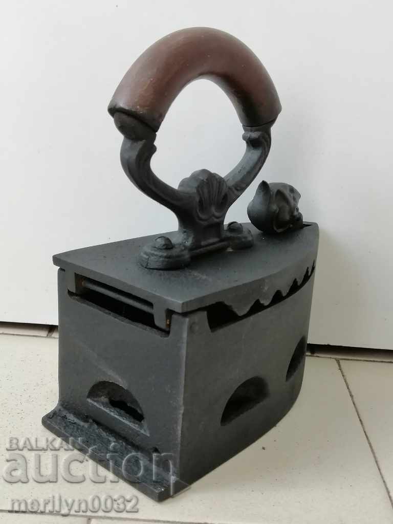 Παλιά σιδήρου στην πυρκαγιά - 7