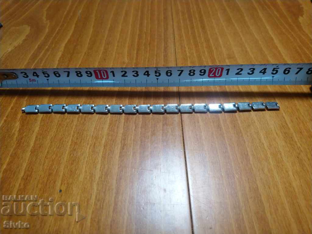 Metal bracelet with price 0.69 BGN | € 0.35 Metal bracelet with price 0.69 BGN | € 0.35