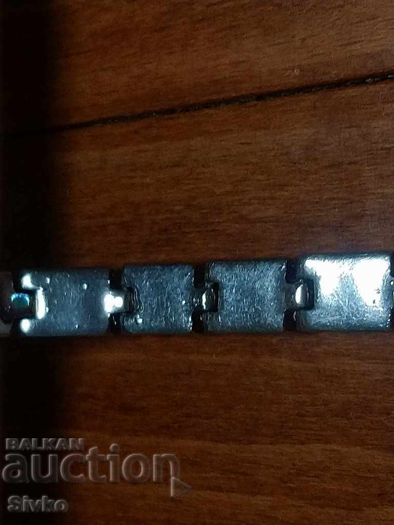 Delivery of Metal bracelet Delivery of Metal bracelet