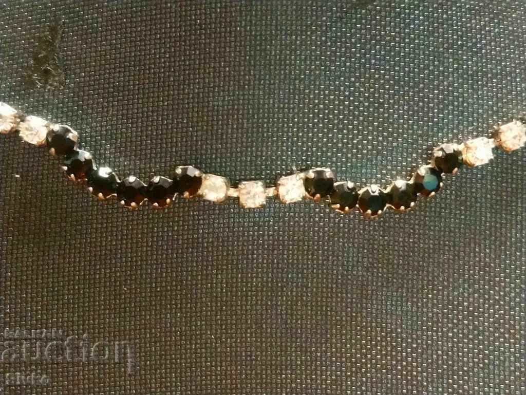 Licitație Colier cu pietre negre și albe