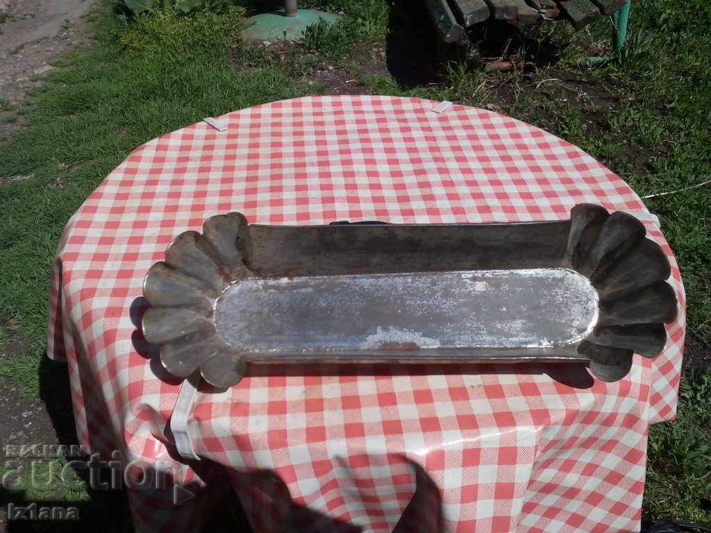 Delivery of An old cupcake form, a pastry