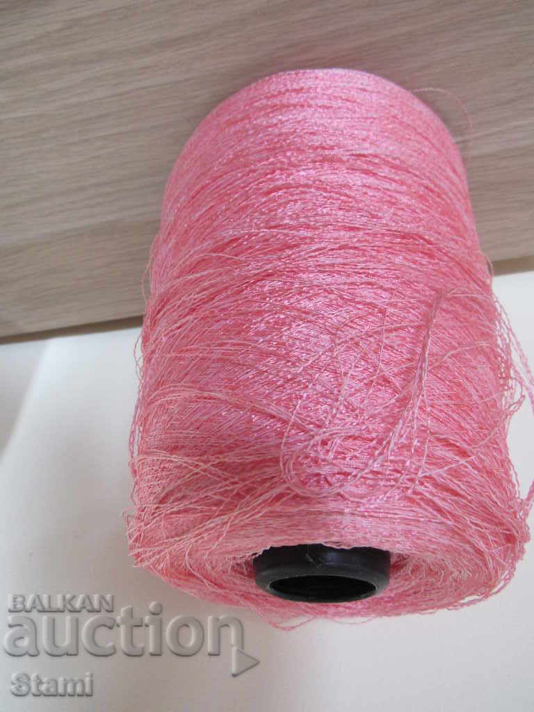 Auction Thin, fine yarn, coral color, 898 grams Auction Thin, fine yarn, coral color, 898 grams