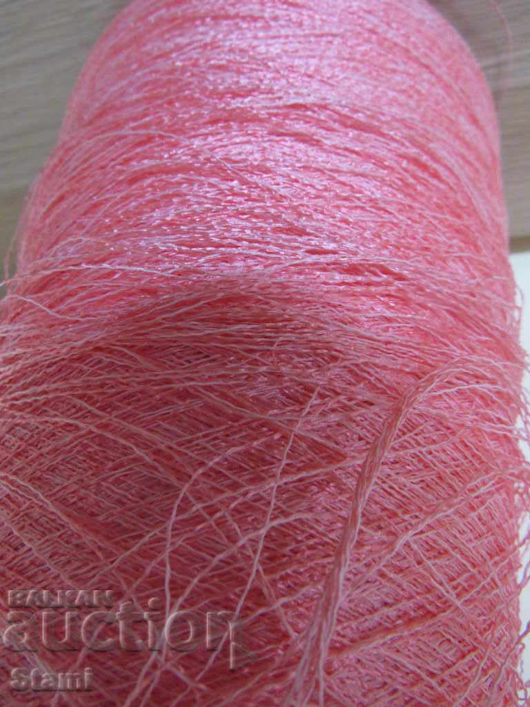 Delivery of Thin, fine yarn, coral color, 898 grams Delivery of Thin, fine yarn, coral color, 898 grams