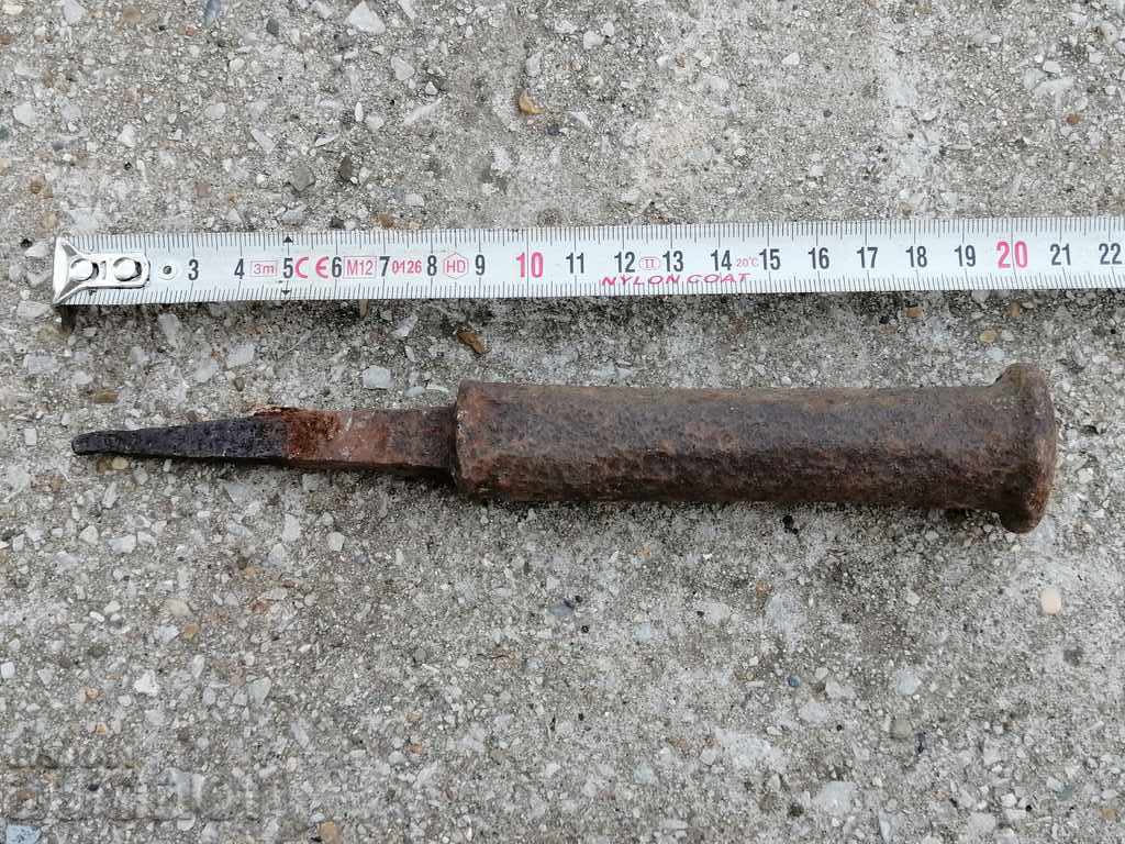 A primitive anvil for hair peeling with price 34.00 BGN | € 17.38 A primitive anvil for hair peeling with price 34.00 BGN | € 17.38