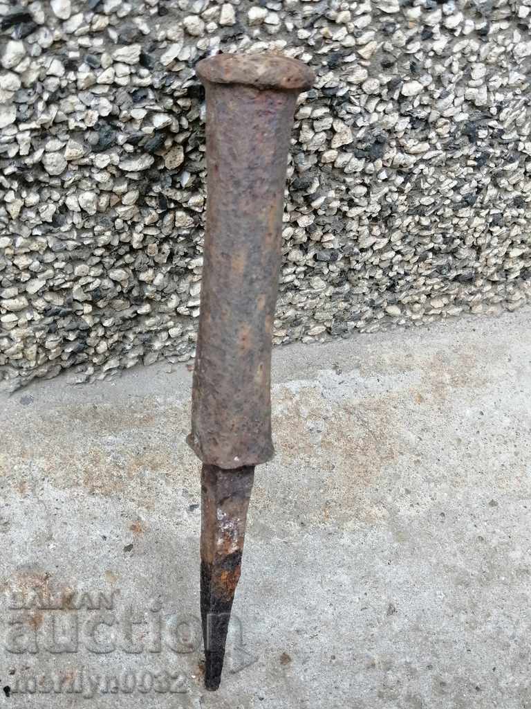 Delivery of A primitive anvil for hair peeling Delivery of A primitive anvil for hair peeling