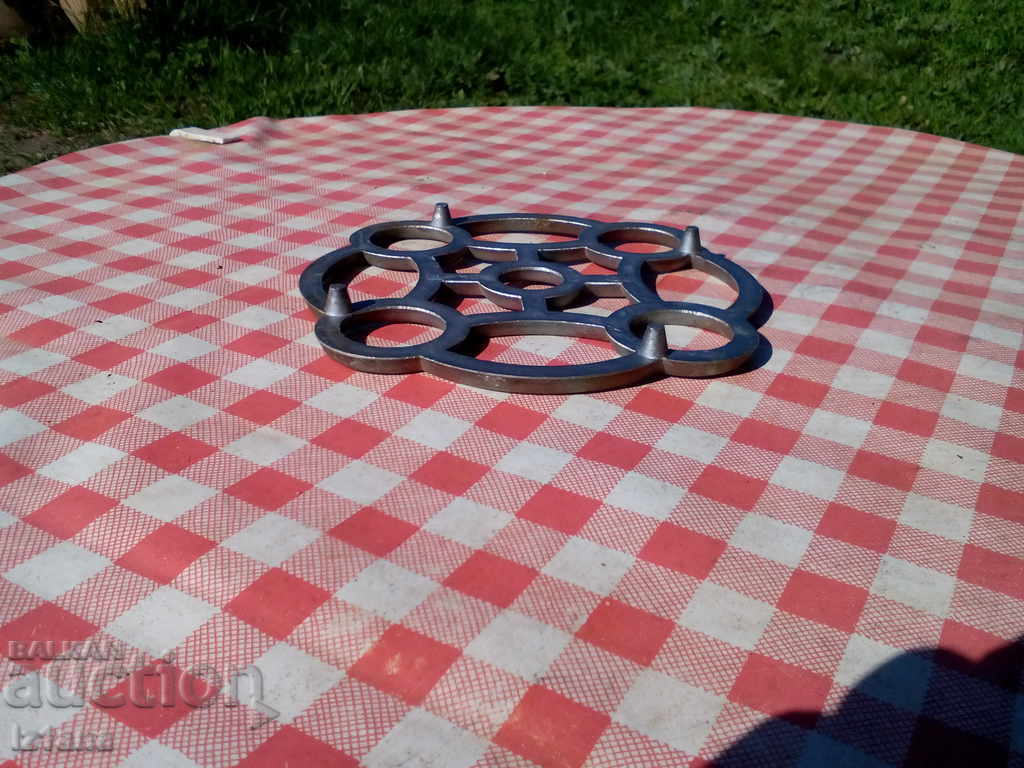 Auction  Old stand for warm objects