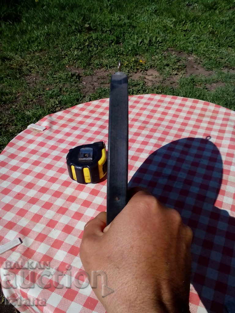 Auction  An old toy, a target