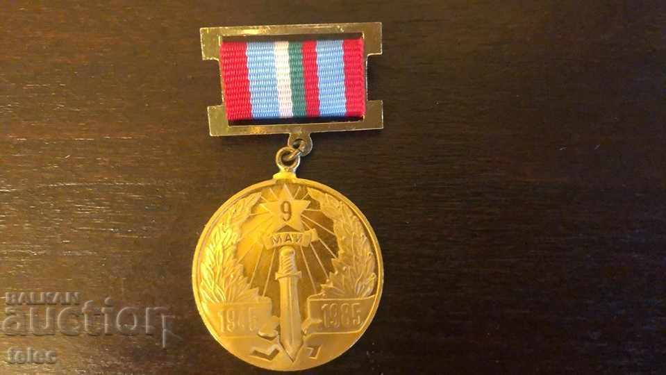 Delivery of Set medal and badge - 1984/1985 Delivery of Set medal and badge - 1984/1985