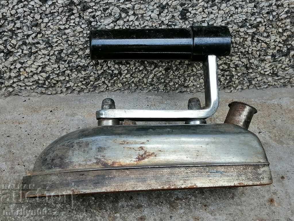 Old electric iron with price 58.00 BGN | € 29.65 Old electric iron with price 58.00 BGN | € 29.65