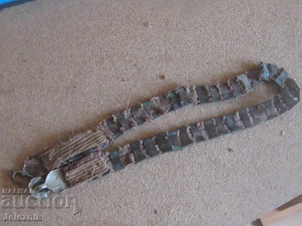 Delivery of ethnografski srebaren kolan za nosia