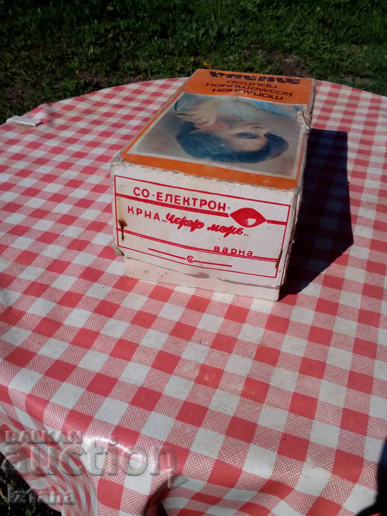 An old Milva cosmetic device with price 20.00 BGN | € 10.23 An old Milva cosmetic device with price 20.00 BGN | € 10.23