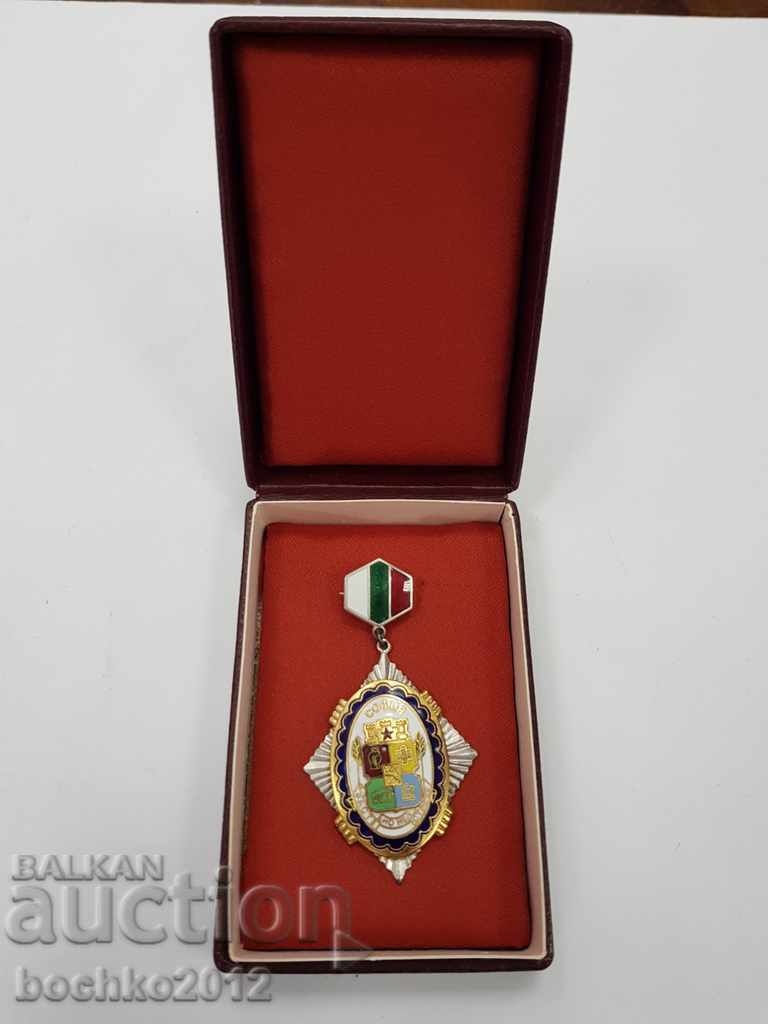 Auction Bulgarian communist sign Sofia, growing but not aging + box Auction Bulgarian communist sign Sofia, growing but not aging + box