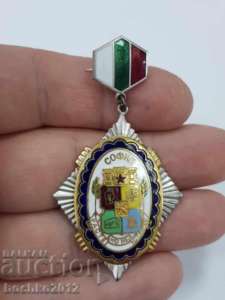 Delivery of Bulgarian communist sign Sofia, growing but not aging + box Delivery of Bulgarian communist sign Sofia, growing but not aging + box