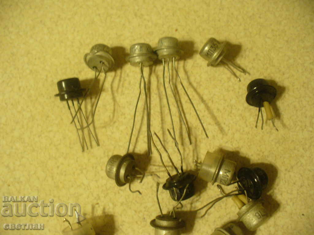 LOT RUSSIAN TRANSISTORS with price 15.00 BGN | € 7.67 LOT RUSSIAN TRANSISTORS with price 15.00 BGN | € 7.67