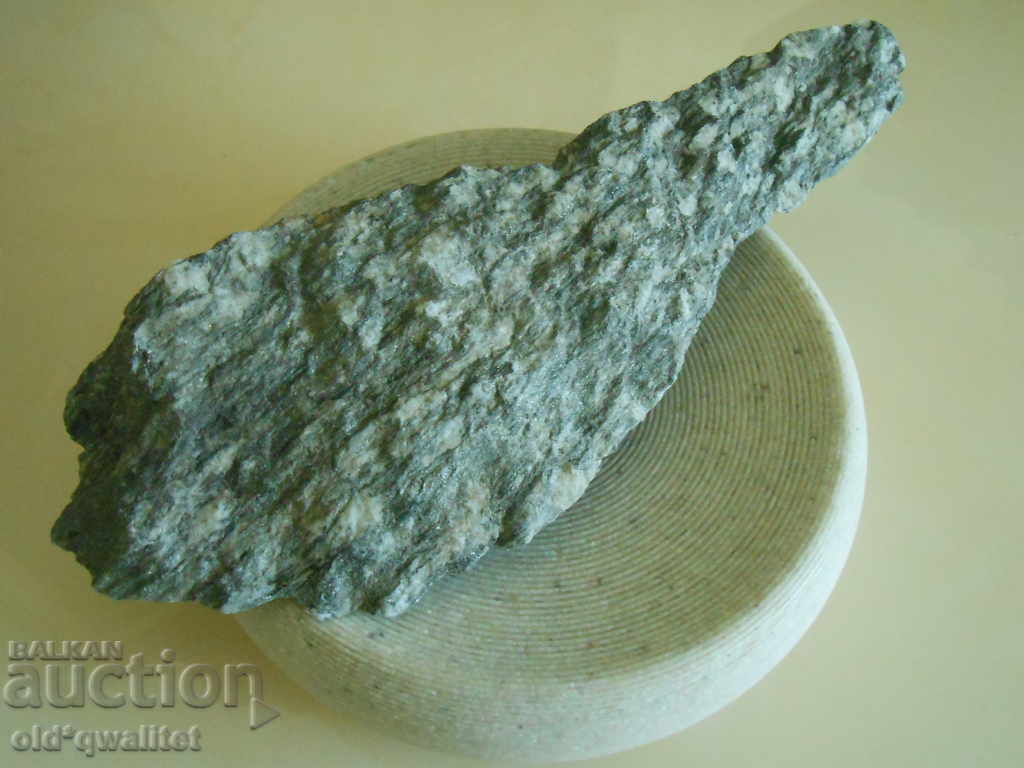 Доставка на Голям и много красив камък от сърцето на Алпите