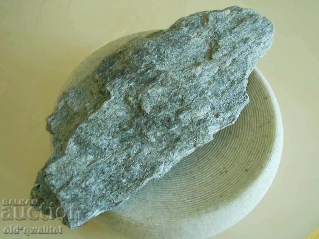 Μια μεγάλη και πολύ όμορφη πέτρα από την καρδιά των Άλπεων, 2
